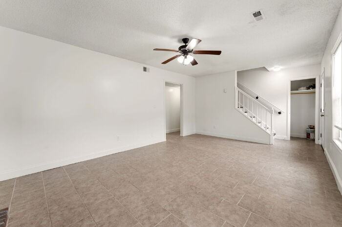 34 Charlwood Ave - Photo 6 of 30