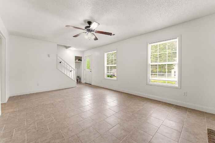 34 Charlwood Ave - Photo 7 of 30