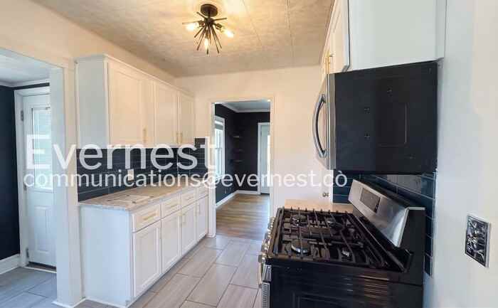 5513 Reeds Rd - Photo 5 of 29