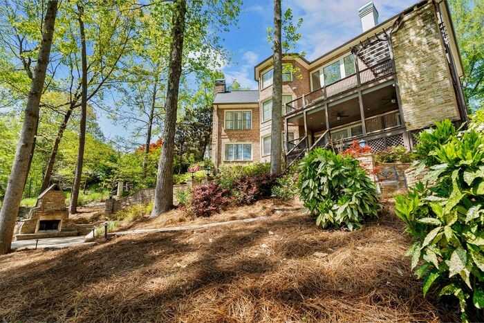 7015 Blackthorn Ln - Photo 4 of 50