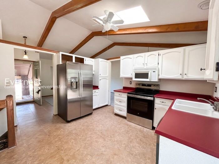 4035 Thundercloud Dr - Photo 3 of 24