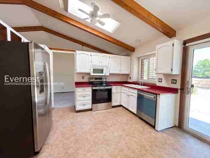 4035 Thundercloud Dr - Photo 4 of 24