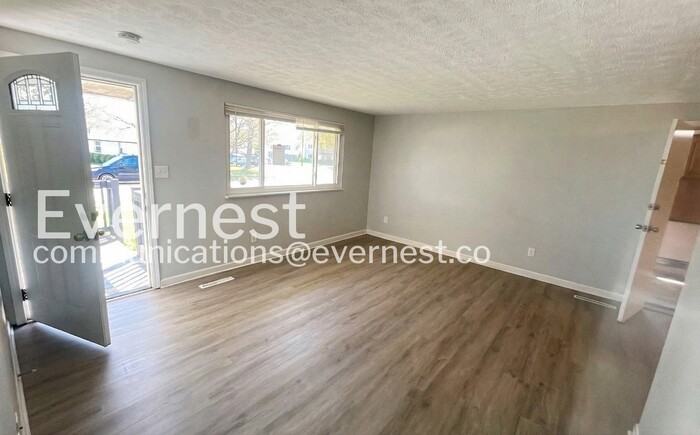 1423 Marty Dr - Photo 6 of 24