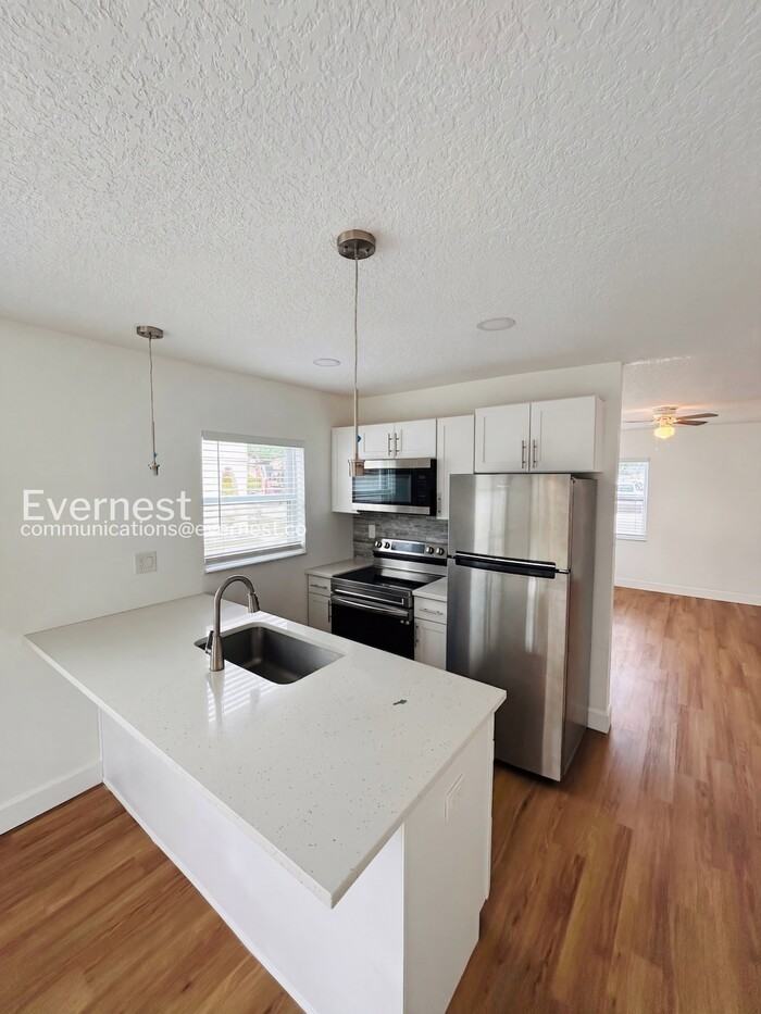 2070 Loma Linda Way N - Photo 2 of 23