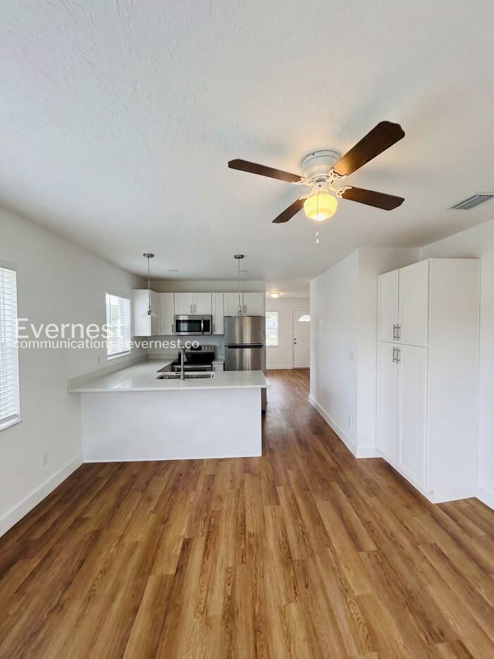 2070 Loma Linda Way N - Photo 4 of 23