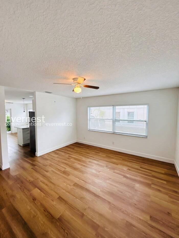 2070 Loma Linda Way N - Photo 5 of 23