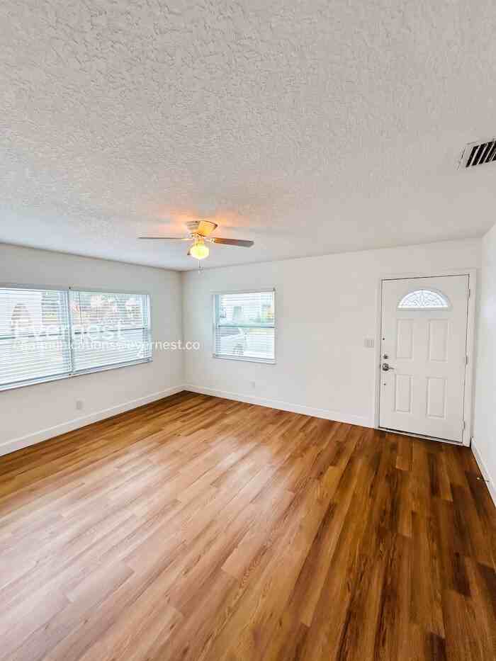 2070 Loma Linda Way N - Photo 6 of 23