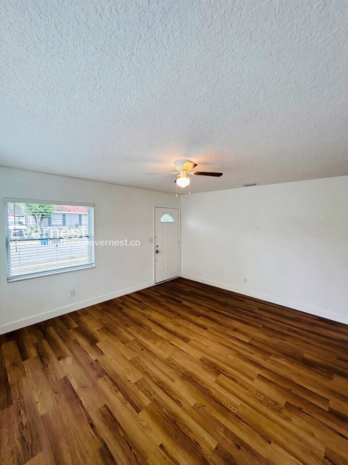 2070 Loma Linda Way N - Photo 7 of 23