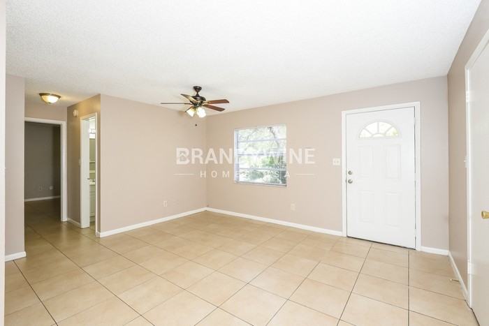 10126 Crozier Ct - Photo 4 of 22
