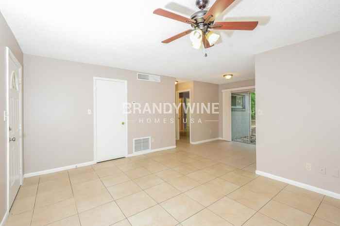 10126 Crozier Ct - Photo 5 of 22