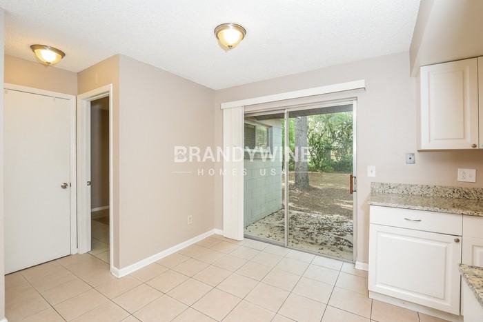 10126 Crozier Ct - Photo 6 of 22