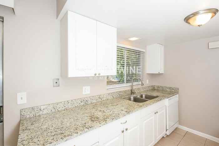 10126 Crozier Ct - Photo 7 of 22