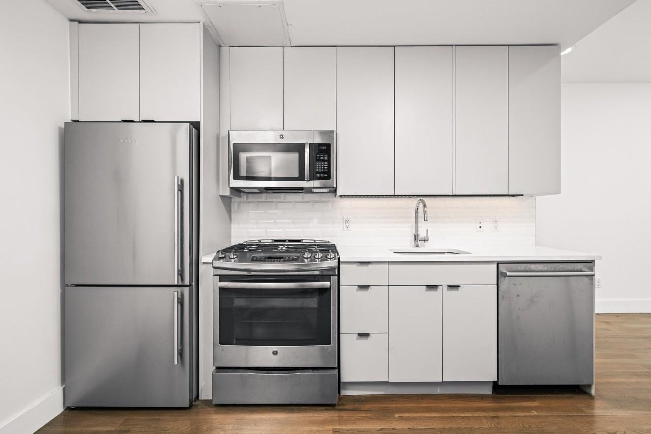 155 Attorney St #3D - Photo 4 of 9