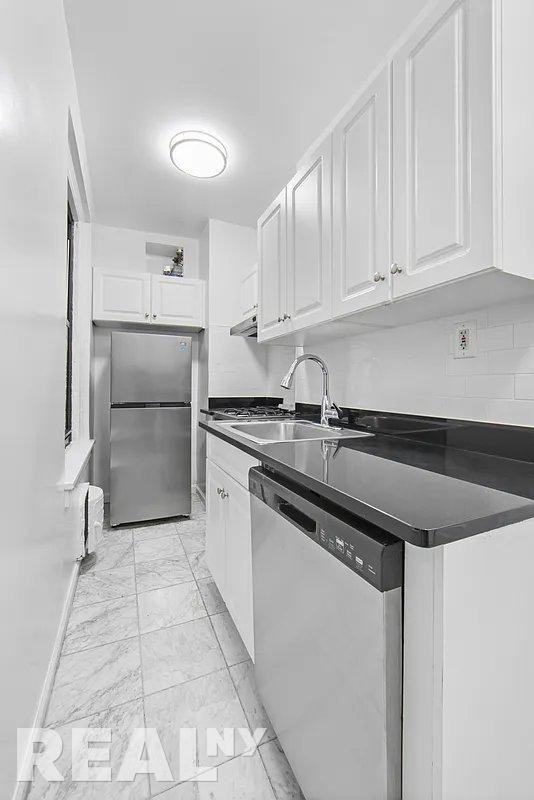 W 55th St #7B - Photo 2 of 6