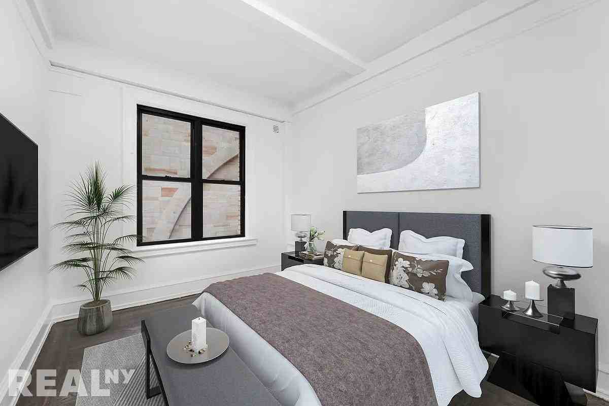 W 55th St #7B - Photo 3 of 6