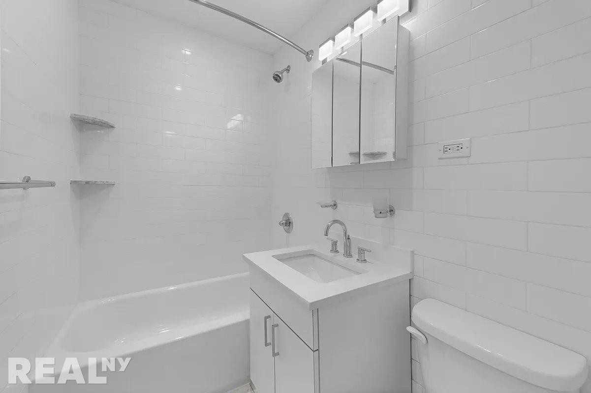 W 55th St #7B - Photo 5 of 6