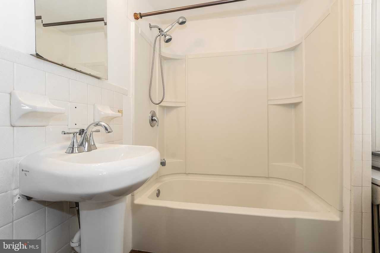 212 E Broad St Unit 2 - Photo 6 of 14