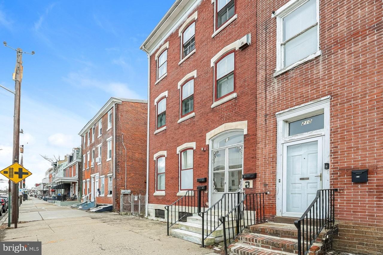 212 E Broad St #3 - Photo 2 of 10