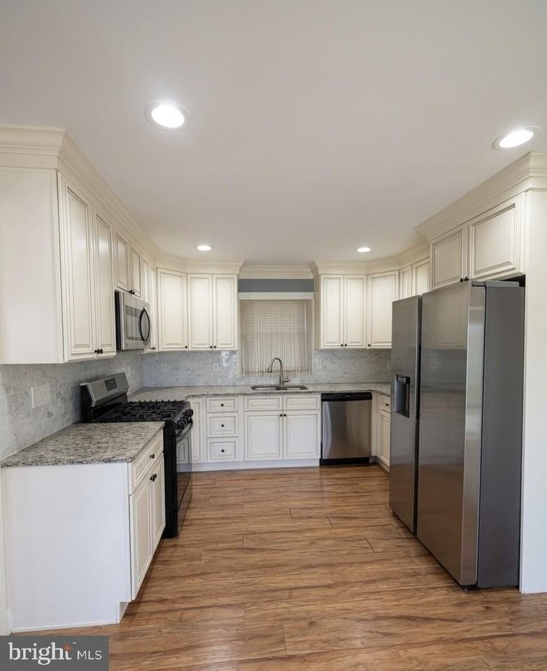 34 Hopkins Ln - Photo 3 of 15