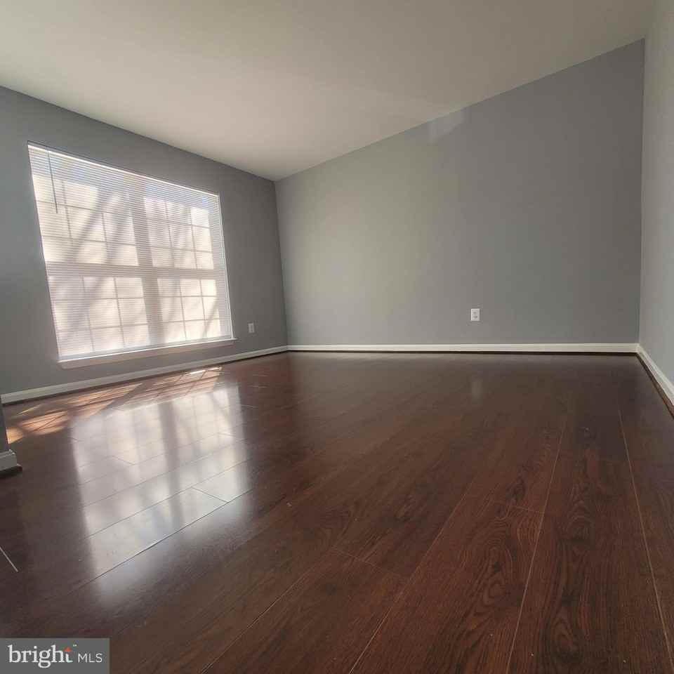 10918 Pope St - Photo 3 of 16