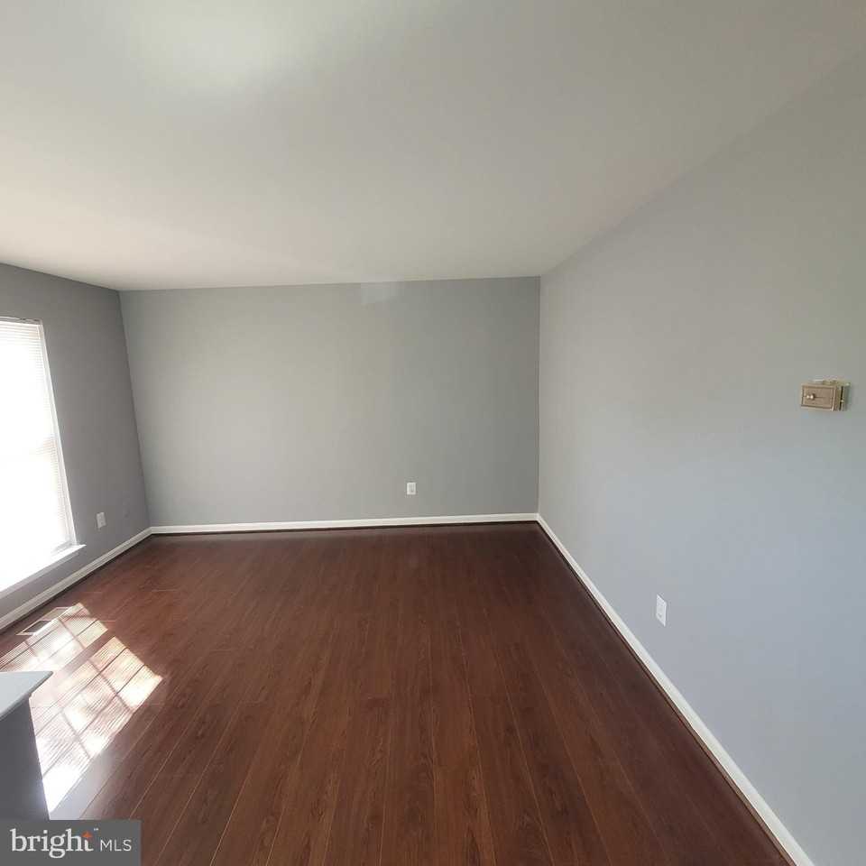 10918 Pope St - Photo 4 of 16