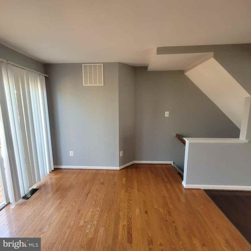 10918 Pope St - Photo 6 of 16