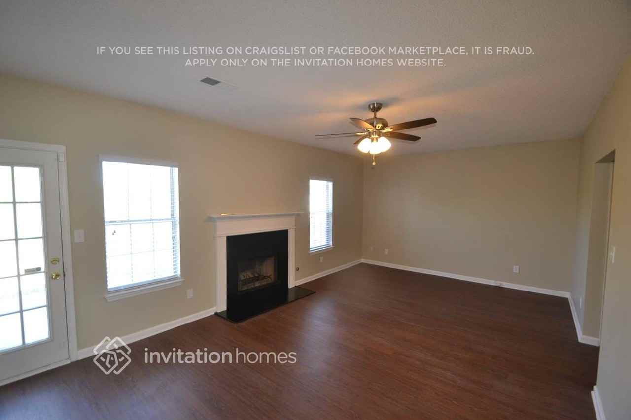 4388 Ward Bluff Ct - Photo 2 of 9