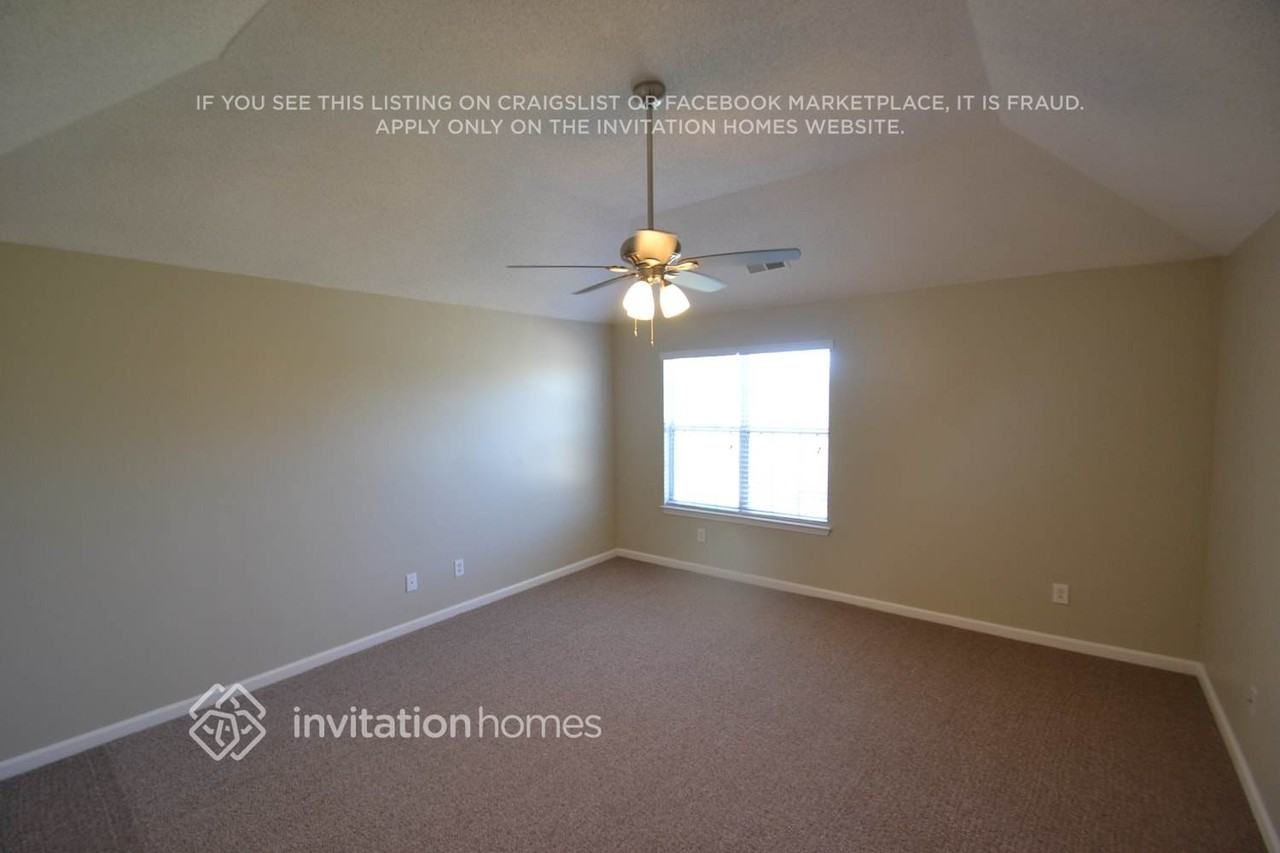 4388 Ward Bluff Ct - Photo 3 of 9