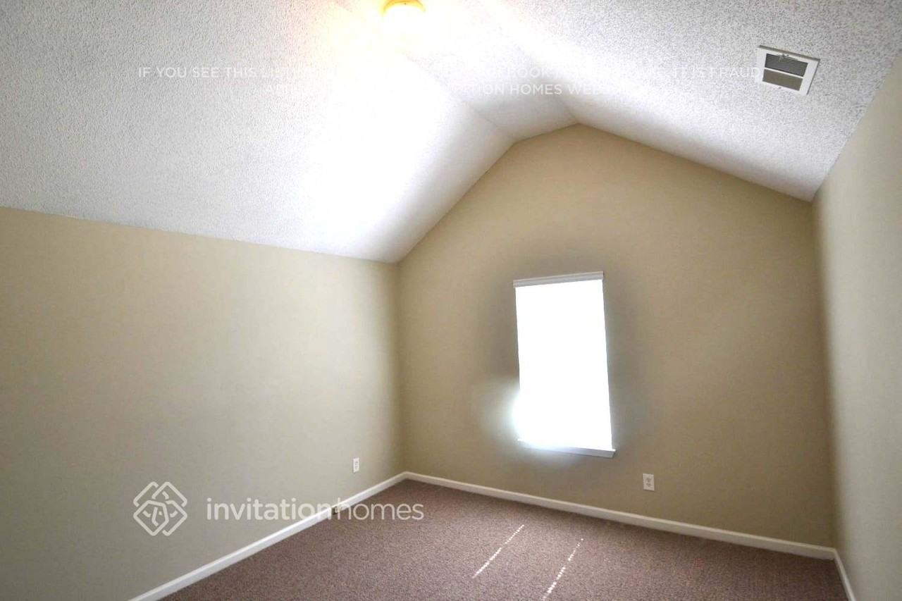 4388 Ward Bluff Ct - Photo 4 of 9