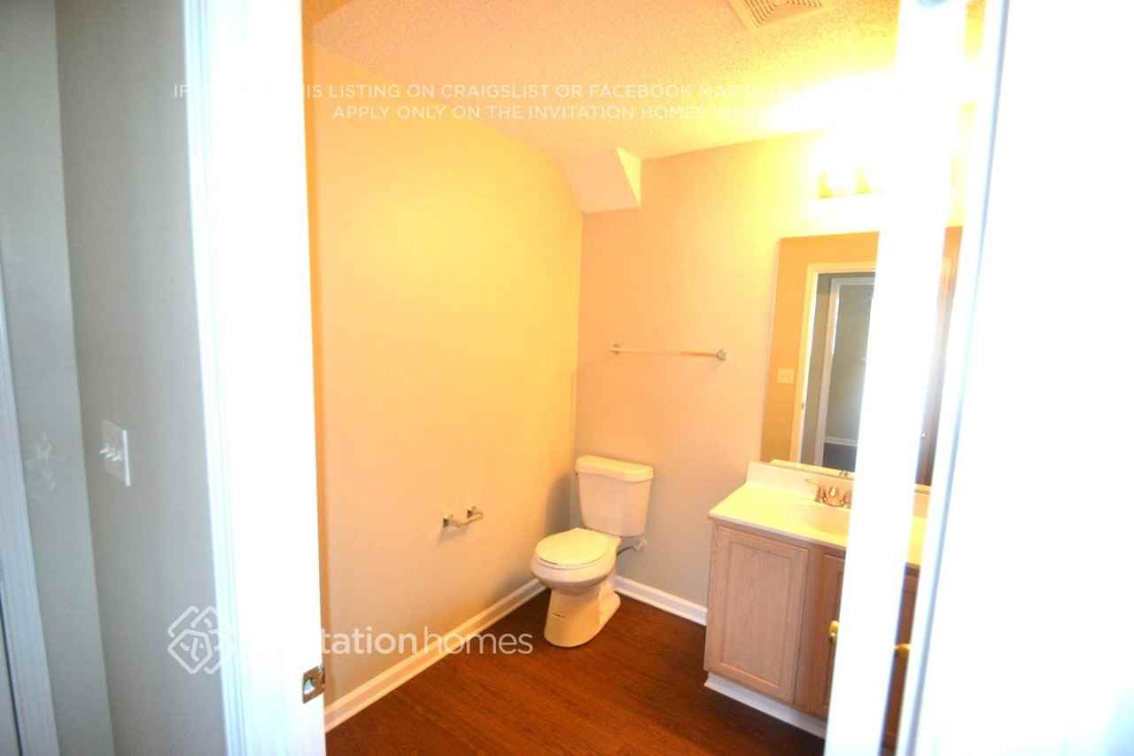 4388 Ward Bluff Ct - Photo 5 of 9