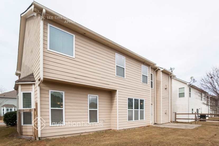 4392 Walforde Blvd - Photo 3 of 5