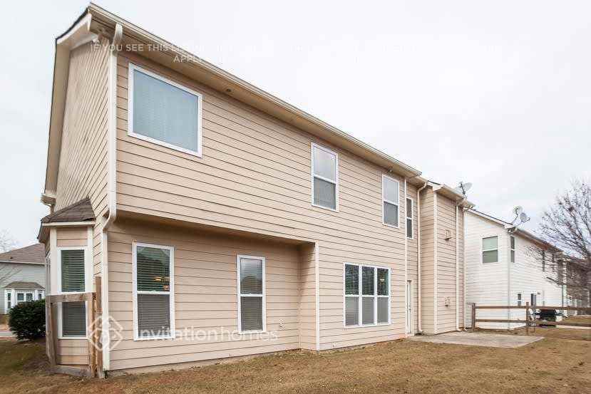 4392 Walforde Blvd - Photo 4 of 5