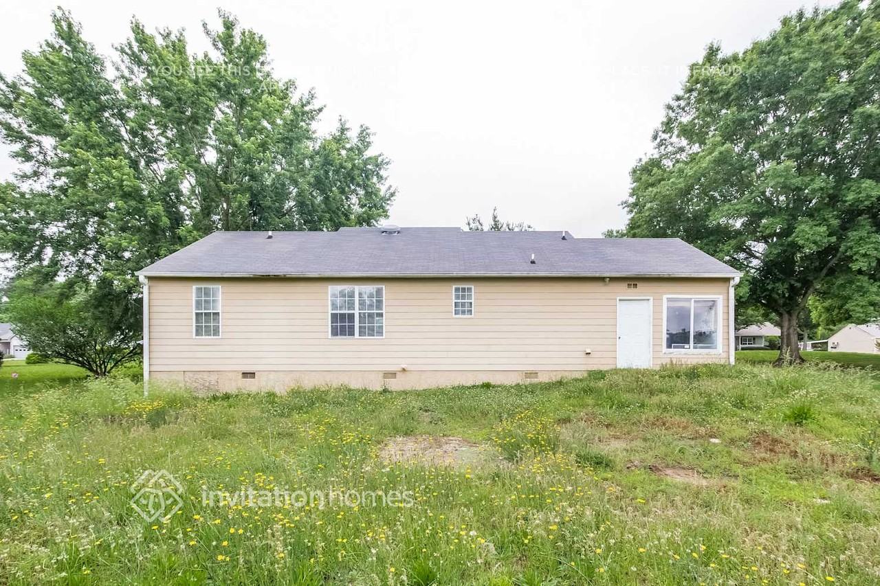 443 Linda Ln - Photo 3 of 5