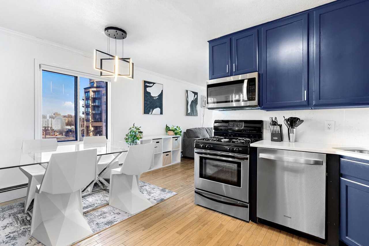 3024 Humboldt Ave S #1272806P - Photo 7 of 35