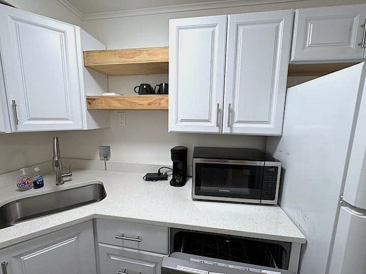 802 S Elm St #1296539P - Photo 2 of 12
