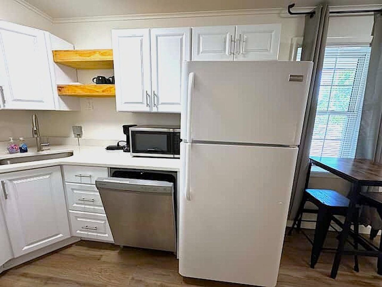 802 S Elm St #1296539P - Photo 3 of 12
