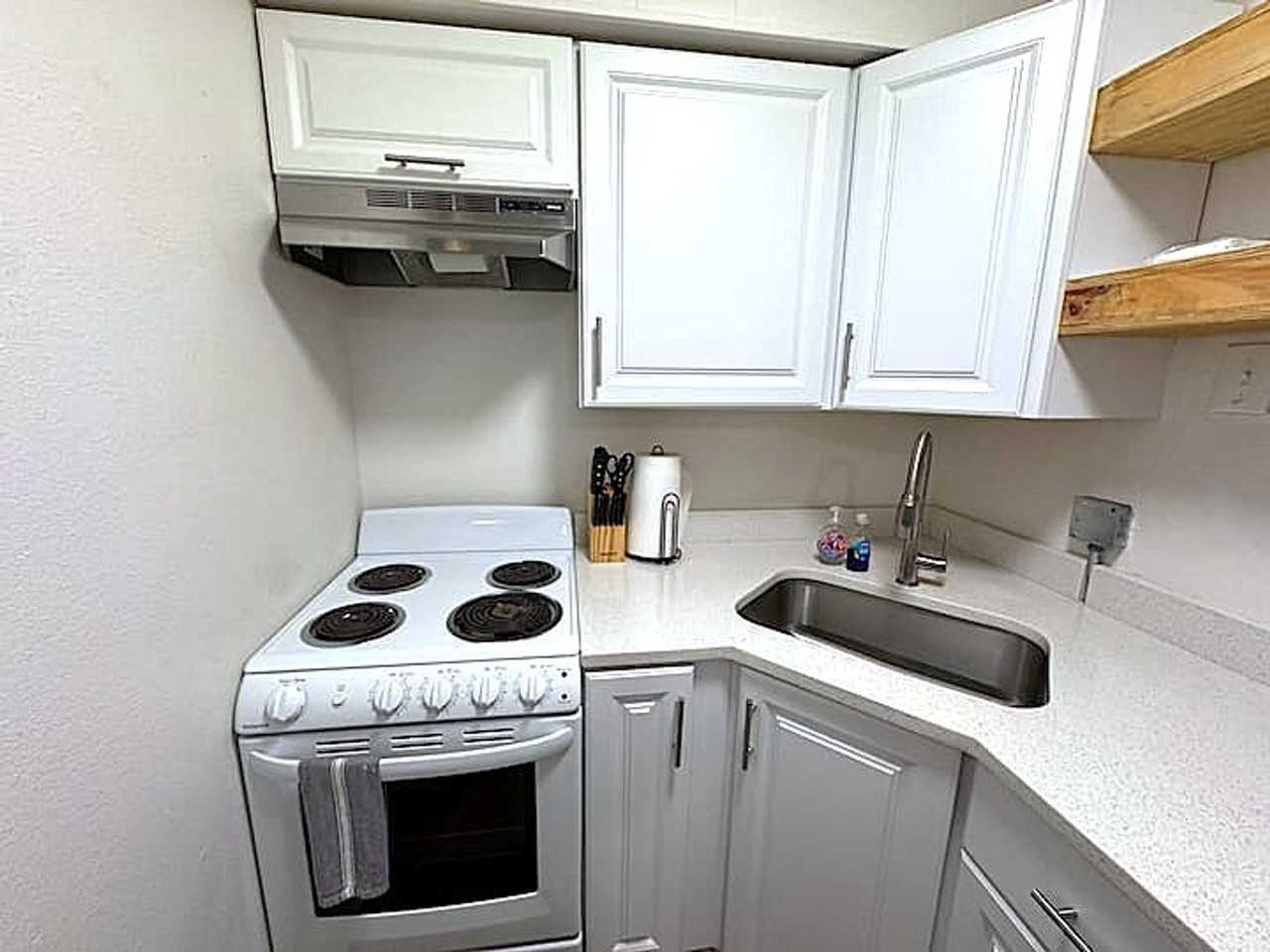 802 S Elm St #1296539P - Photo 7 of 12