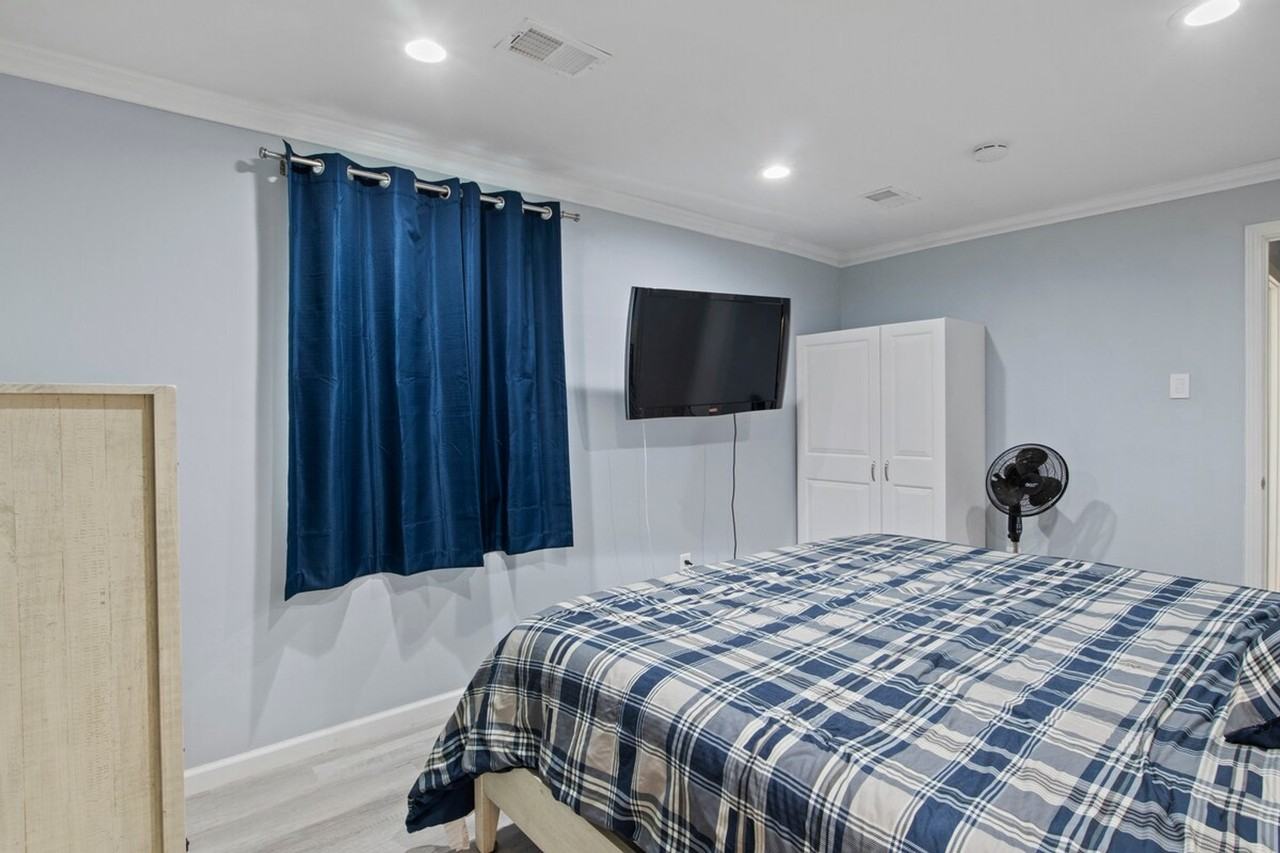 229 S Peters Rd #1312615P - Photo 5 of 14