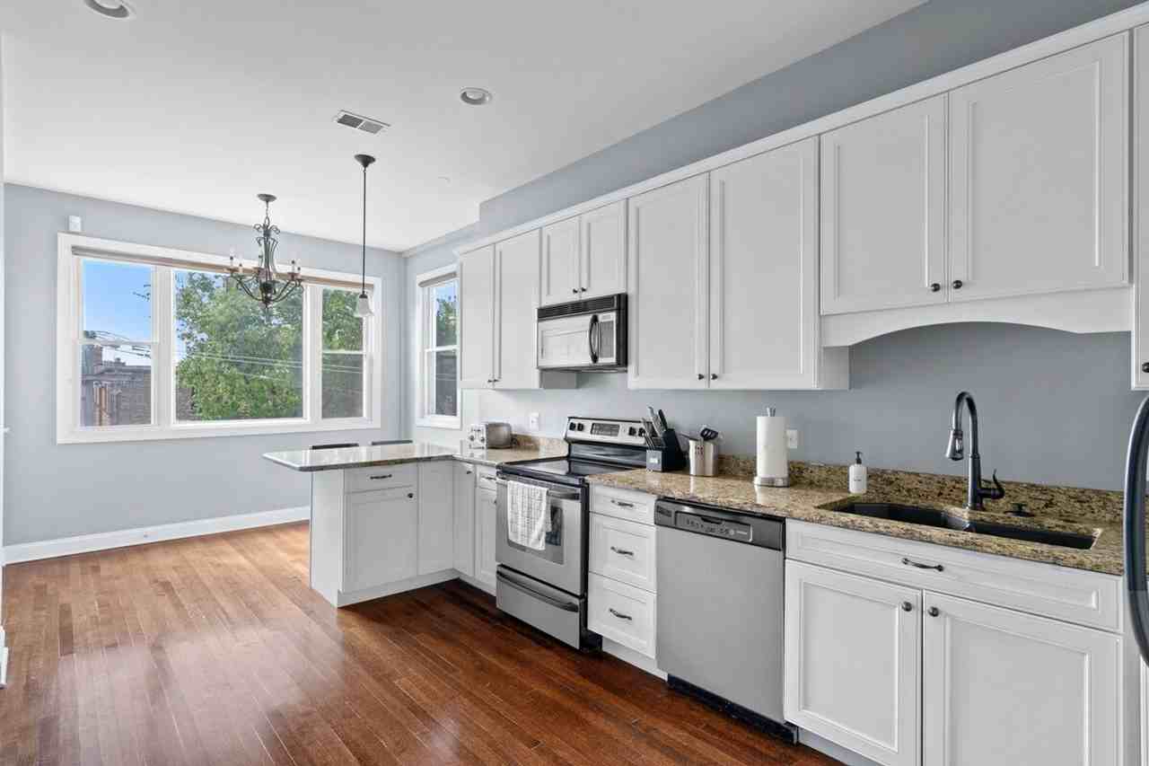 N Fremont St #1359757P - Photo 2 of 16