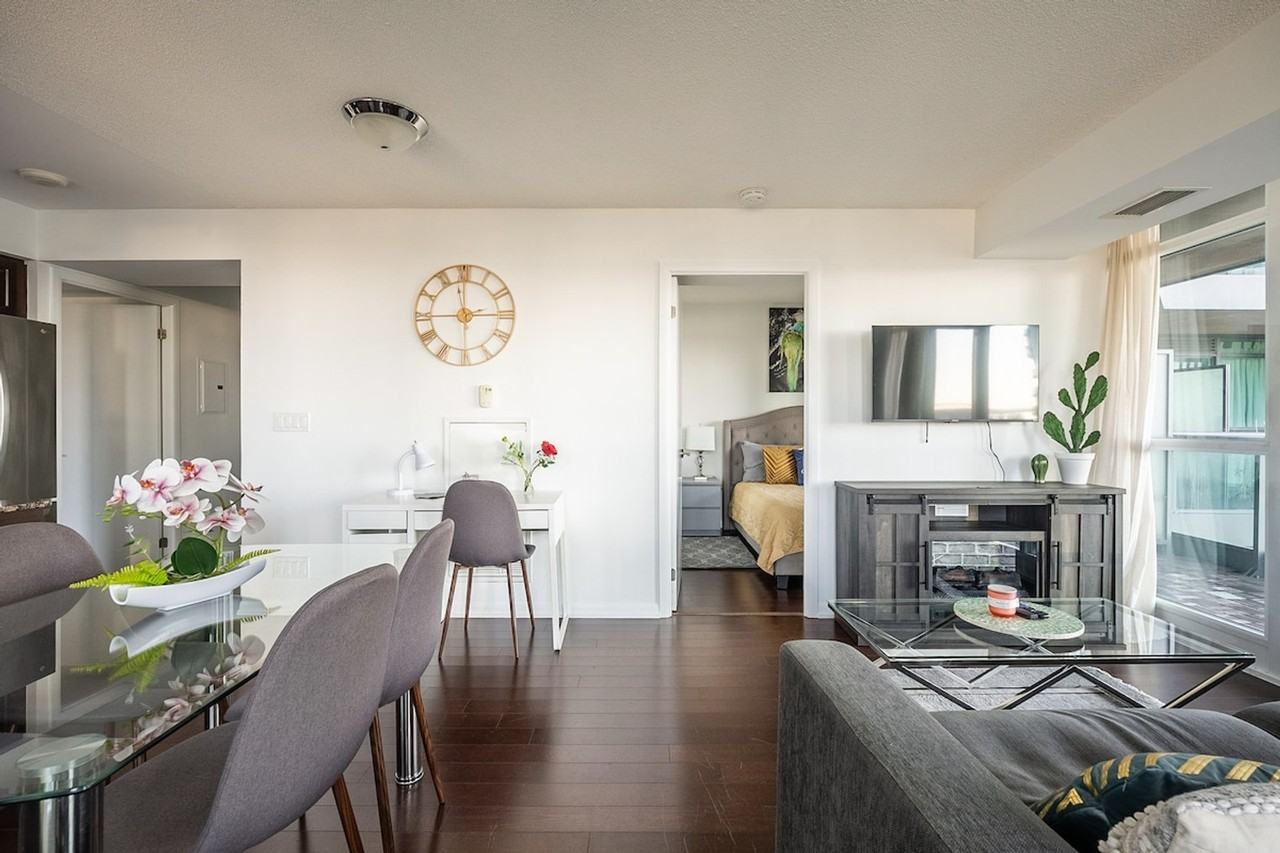 209 Gzowski St #1397940P - Photo 4 of 27