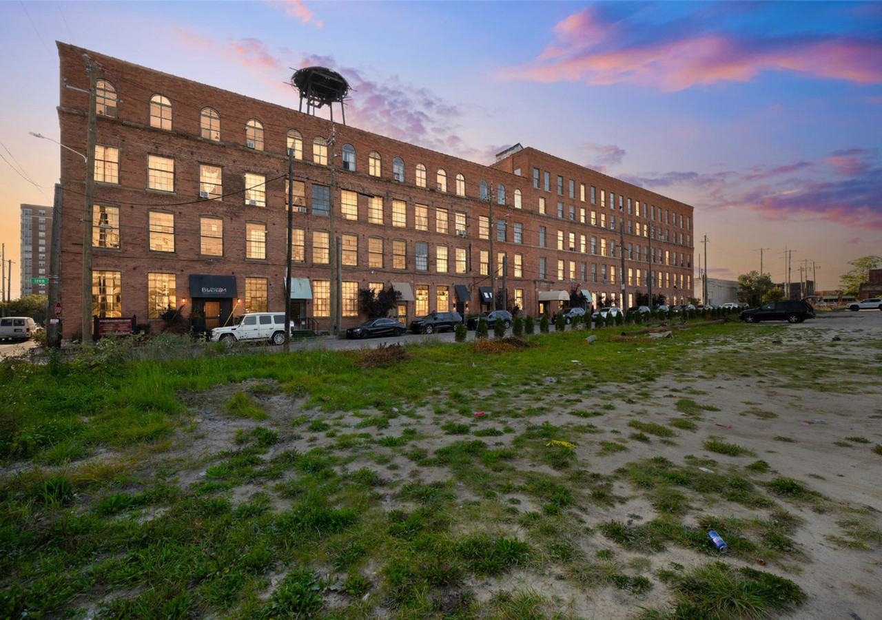 227 Iron St #1438332P - Photo 4 of 11