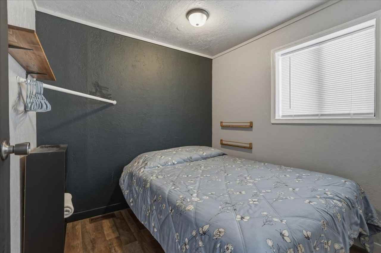 290 E 4th S #1492770P - Photo 5 of 14