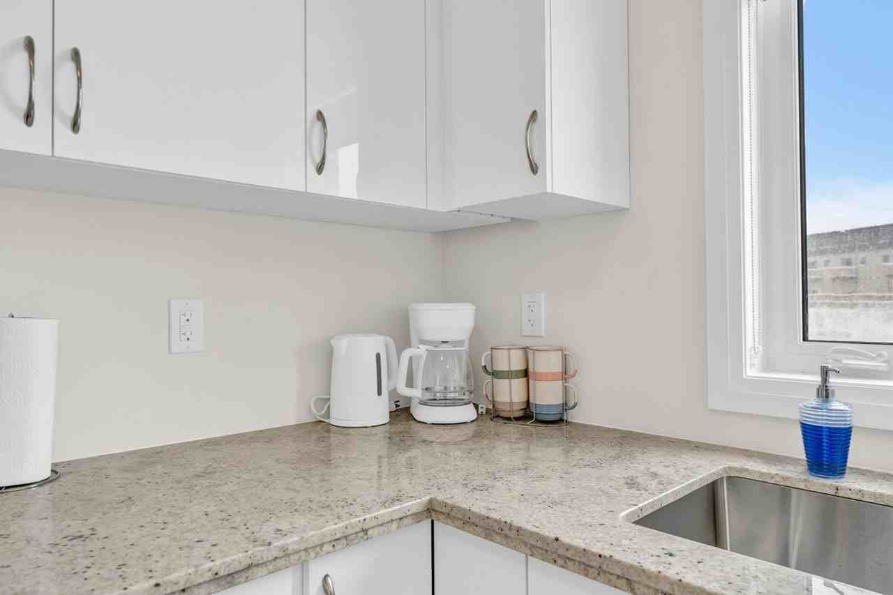 653 Colborne St #1504440P - Photo 3 of 33