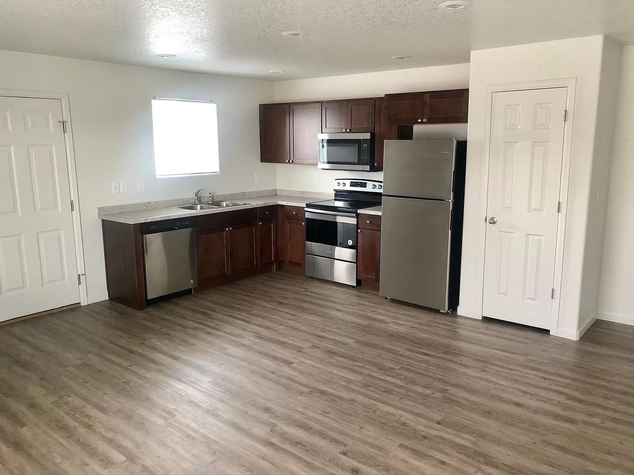 6334 Yellowstone Rd #B - Photo 3 of 14