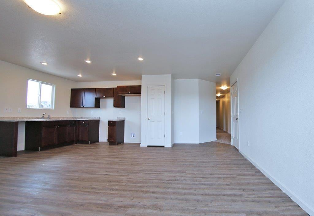 6334 Yellowstone Rd #B - Photo 4 of 14