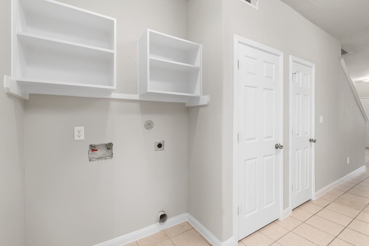 7522 Tejas Rd #8 - Photo 4 of 21