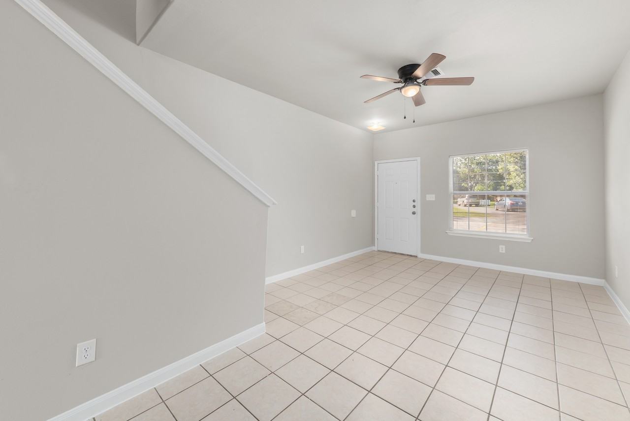 7522 Tejas Rd #8 - Photo 5 of 21