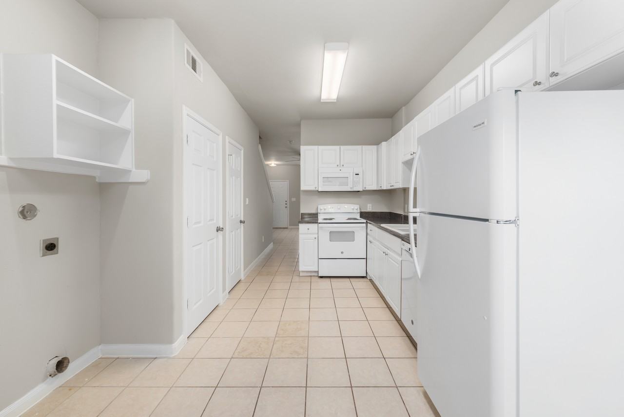 7522 Tejas Rd #8 - Photo 6 of 21