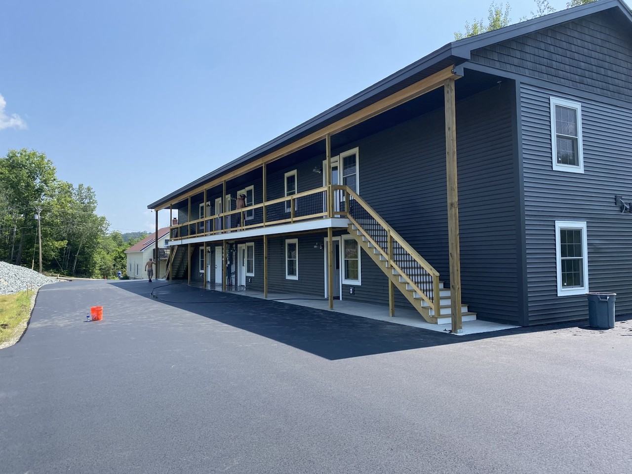 160 Bronson St - Photo 2 of 9