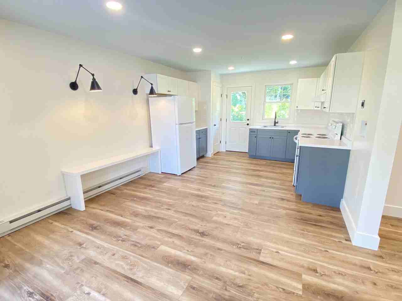 160 Bronson St - Photo 3 of 9